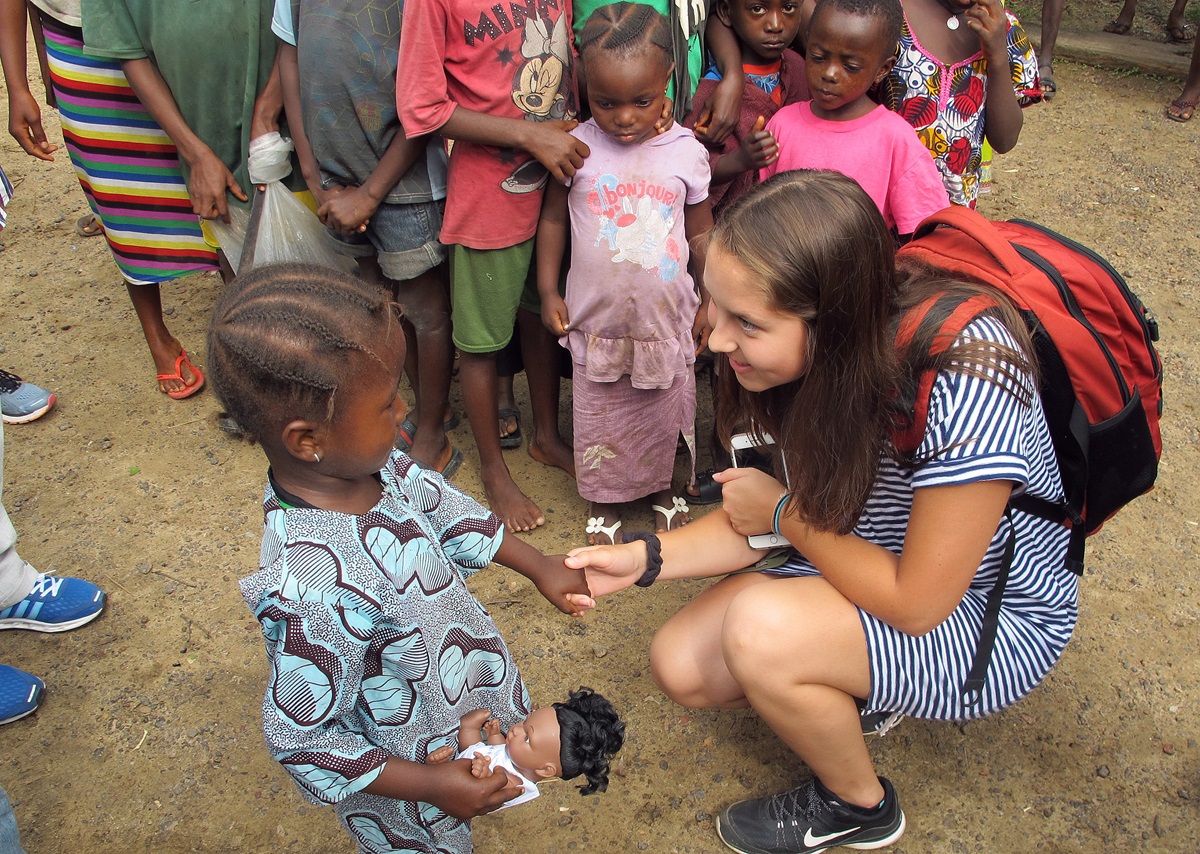 Jan Johnbull (left), 4, visits with Molly McNamara in Baima Songa near Bo, Sierra Leone. Adama Johnbull, Jan’s mother, suffered from malaria during her pregnancy. She was treated at The United Methodist Church’s Mercy Hospital in Bo and later received an insecticide-treated mosquito net from the denomination’s Imagine No Malaria campaign in 2014. Photo by the Rev. Gary Henderson, United Methodist Communications. 