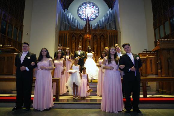 Foto: Rev. Gustavo Vasquez, Servicio Metodista Unido de Noticias SMUN.  Con la reproducción de una celebración "quinceañera" en la tradición de muchos países latinoamericanos, HYLA celebró su décimo quinto aniversario ministrando entre jóvenes estudiantes de diferentes edades y niveles, en favor de su desarrollo y de formación de los/as líderes que la iglesia necesita para el fortalecimiento de sus ministerios en estos tiempos.