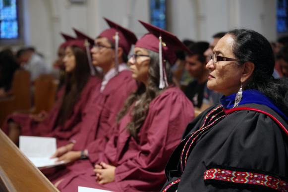 Foto: Rev. Gustavo Vasquez, Servicio Metodista Unido de Noticias SMUN.  La Revda. Dra. Cristian De La Rosa es la cordinadora y lider histórica de HYLA, desde sus inicios, celebra la graduación junto a los estudiantes de secundaria durante el Encuentro 2018.