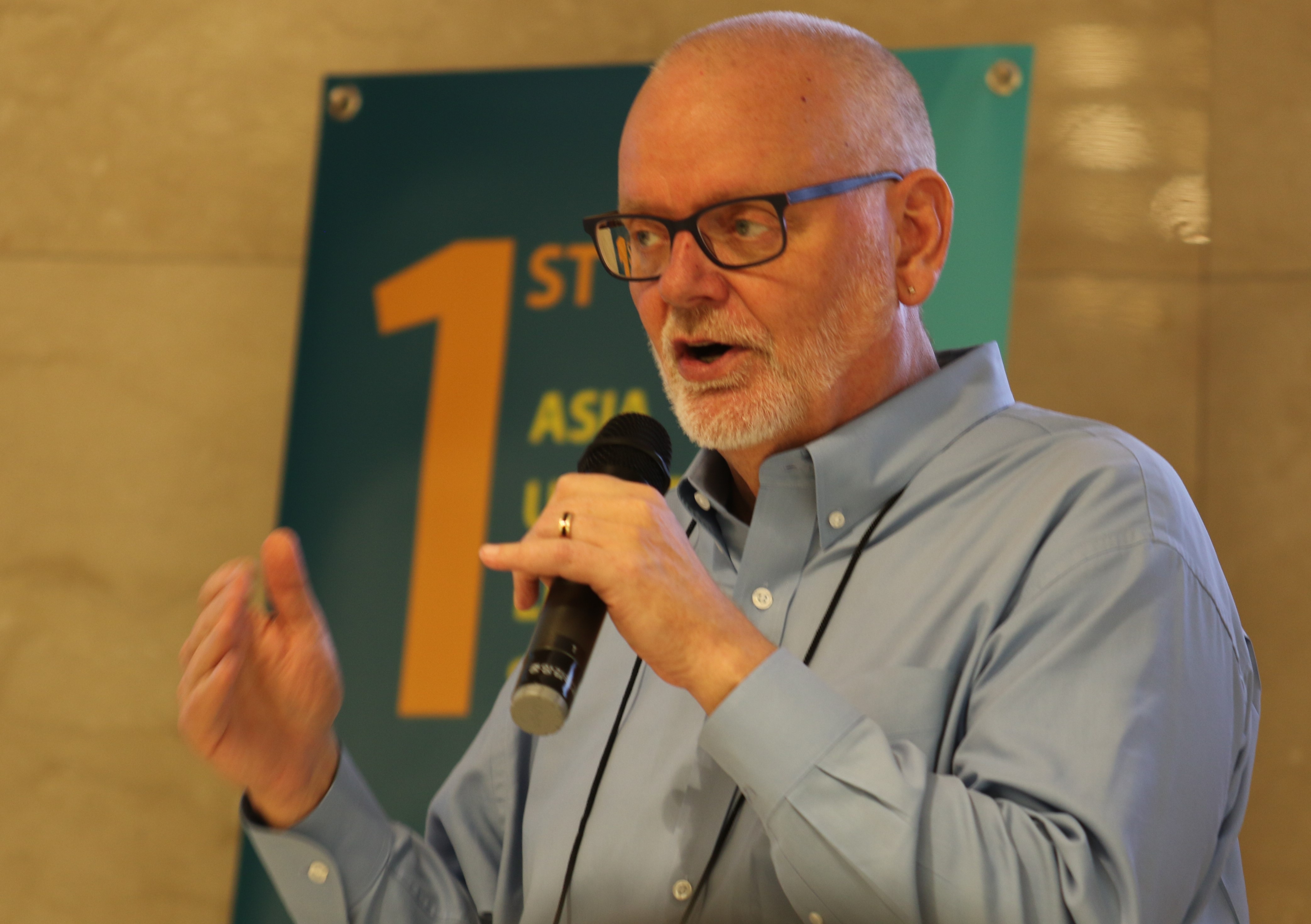 Peter Velander of The Upper Room Ministry gives a lecture during the seminar. Photo by Thomas Kim, UMNS.