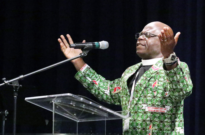 The Rev. Jerry Kulah, Liberia, speaks to the global legislative assembly of the Wesleyan Covenant Association Nov. 2. Photo by Thomas Kim, UMNS.