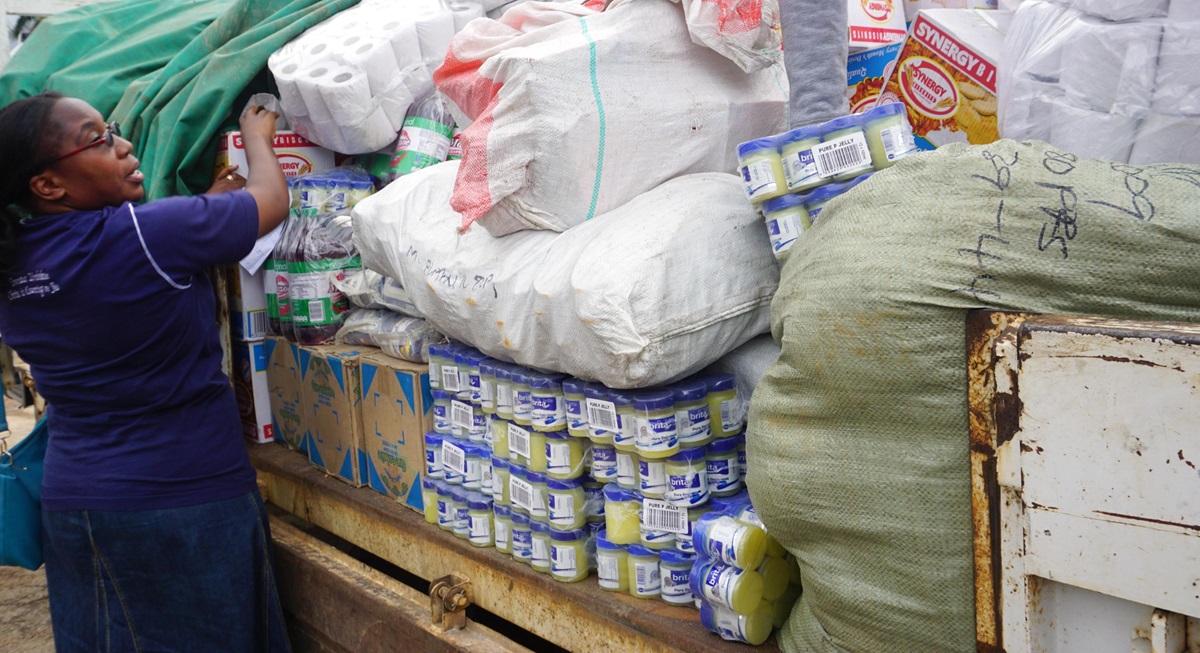 Silvia Munjoma, vice chairwoman for St. John’s Church and Society committee, helps unload donations for inmates at Mutare Provisional Remand Prison in Zimbabwe. Photo by Kudzai Chingwe, UMNS.