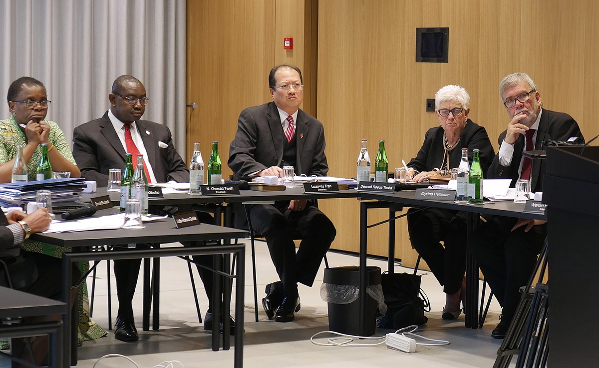 "El Concilio Judicial Metodista Unido escucha durante una audiencia oral sobre los planes de la Comisión "El Camino a Seguir". Los/as proponentes han recomendado cambios para alinear los planes con la decisión del tribunal. Foto de archivo de Diane Degnan, UMCOM".