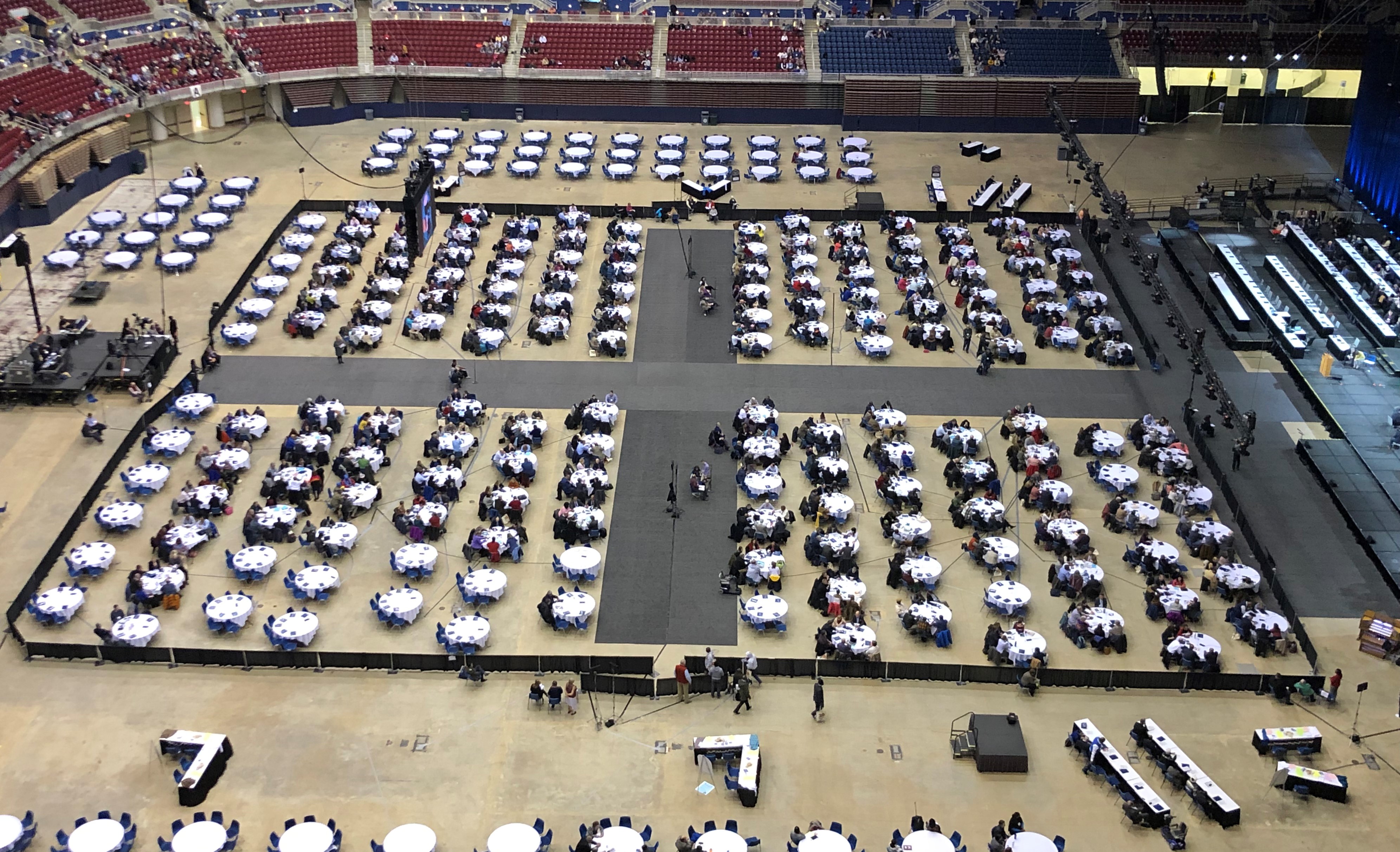 세인루이스에서 찬양으로 특별총회를 준비하고 있다. 사진 김응선 목사, UMNS