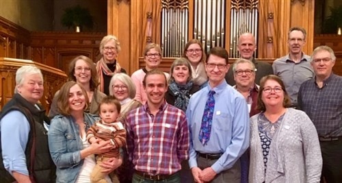 Alguns dos Earthkeepers de Minnesota depois de terem sido recentemente comissionados na Hennepin Avenue UMC, em Minneapolis. Foto cedida por Nancy Victorin-Vangerud, Conferência Anual de Minnesota.