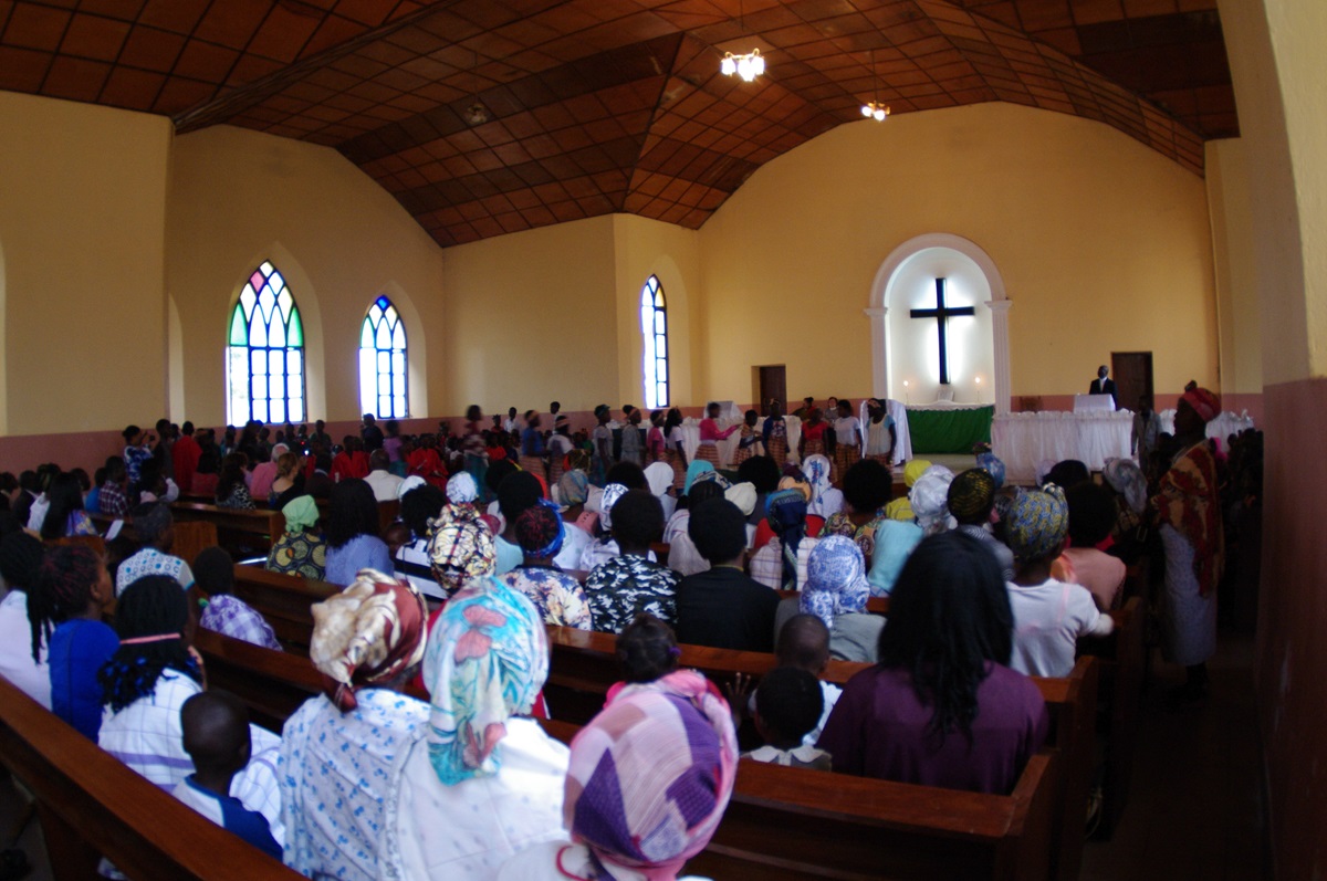 La iglesia de la misión fue una de las primeras edificaciones restauradas en la misión de Quessua, luego que décadas de guerra civil provocaran la destrucción parcial de sus instalaciones. Foto: Rev. Gustavo Vasquez, Noticias MU.