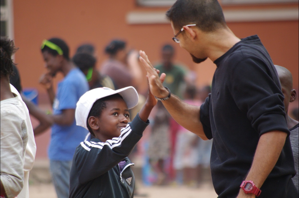El grupo de misioneros/as hispano/as estuvo 15 días asistiendo en varias tareas incluyendo el ministerio de atención a niños/as y adolescentes.  Foto: Rev. Gustavo Vasquez, Noticias MU.