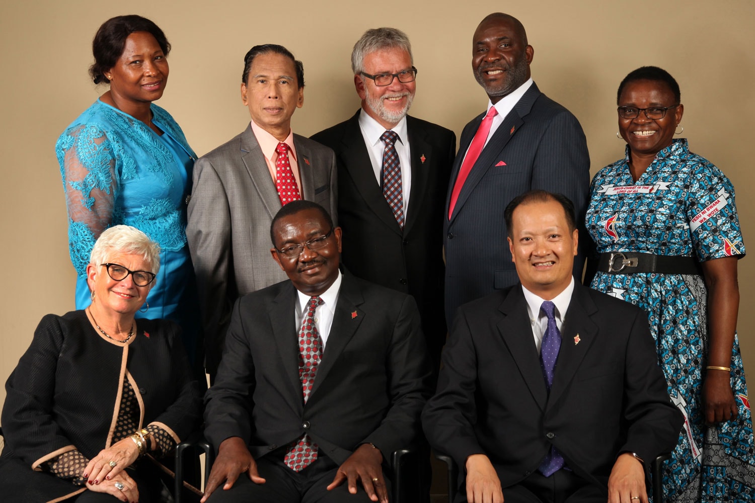 Membros do Conselho Judicial 2016-2020. (Da esquerda) Primeira fila: Deanell Reece Tacha, N. Oswald Tweh Sr., Rev. Luan-Vu Tran. Fila de trás: Lydia Romão Gulele, o falecido Ruben T. Reyes, o Rev. Øyvind Helliesen, o Rev. Dennis Blackwell e a Revda. J. Kabamba Kiboko. (Não retratado, Beth Capen) O Conselho Judicial divulgou mais decisões em 16 de março. Foto de Kathleen Barry, Comunicações Metodistas Unidas.