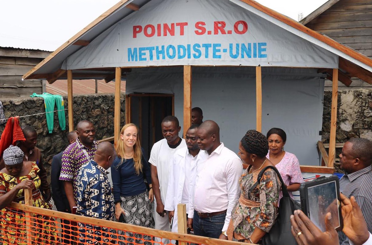 Megan Klingler, with the United Methodist Board of Global Ministries’ Global Health unit, visits a health checkpoint set up to treat cholera patients outside Majengo Health Center, a United Methodist hospital in Goma, Congo. Photo By Philippe Kituka Lolonga, UM News.