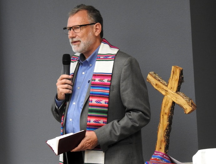 The Rio Texas Conference’s Bishop Robert Schnase offers a homily before communion at the Border Convocation in San Antonio. The Rio Texas Conference sponsored the Sept. 20-21 meeting. Photo by Sam Hodges, UM News.