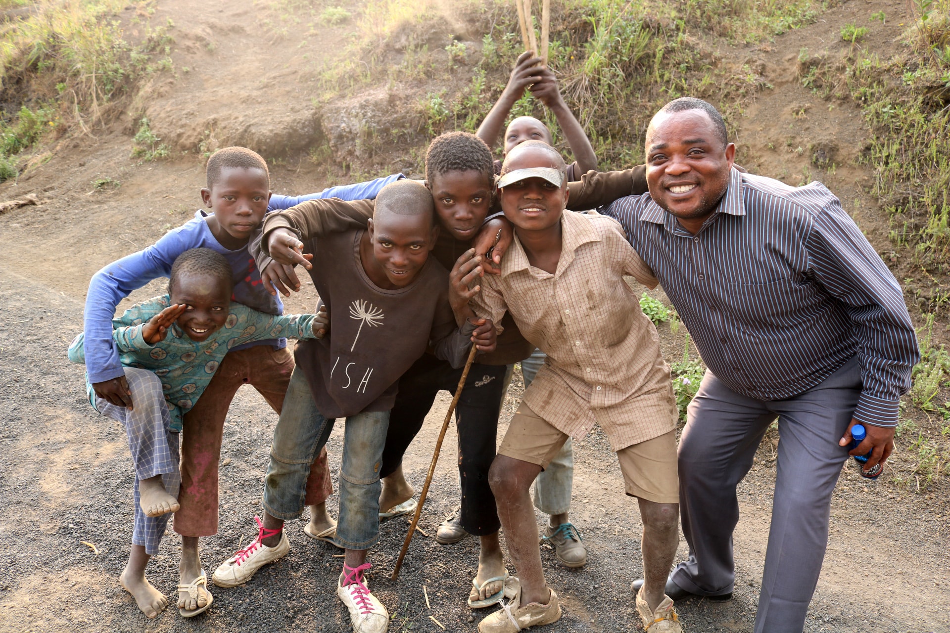 Zacky Kabunga, president of United Methodist Men in Goma, Congo, counsels a group of children who live on the streets in South Kivu. Photo by Philippe Kituka Lolonga, UM News.