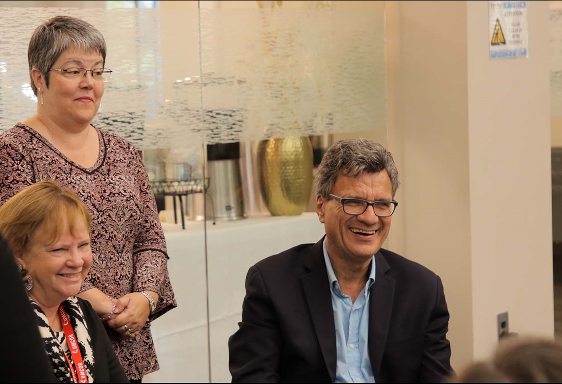 Durante una sesión sobre Inteligencia Cultural presentada en la Reunión de la Junta Directiva de Otoño de 2019: Nanette Cantrell, líder del equipo de Recursos Humanos de los Ministerios Globales; Carmen Vianese, miembro de la junta global y Thomas Kemper, secretario general. Foto por Anthony Trueheart.