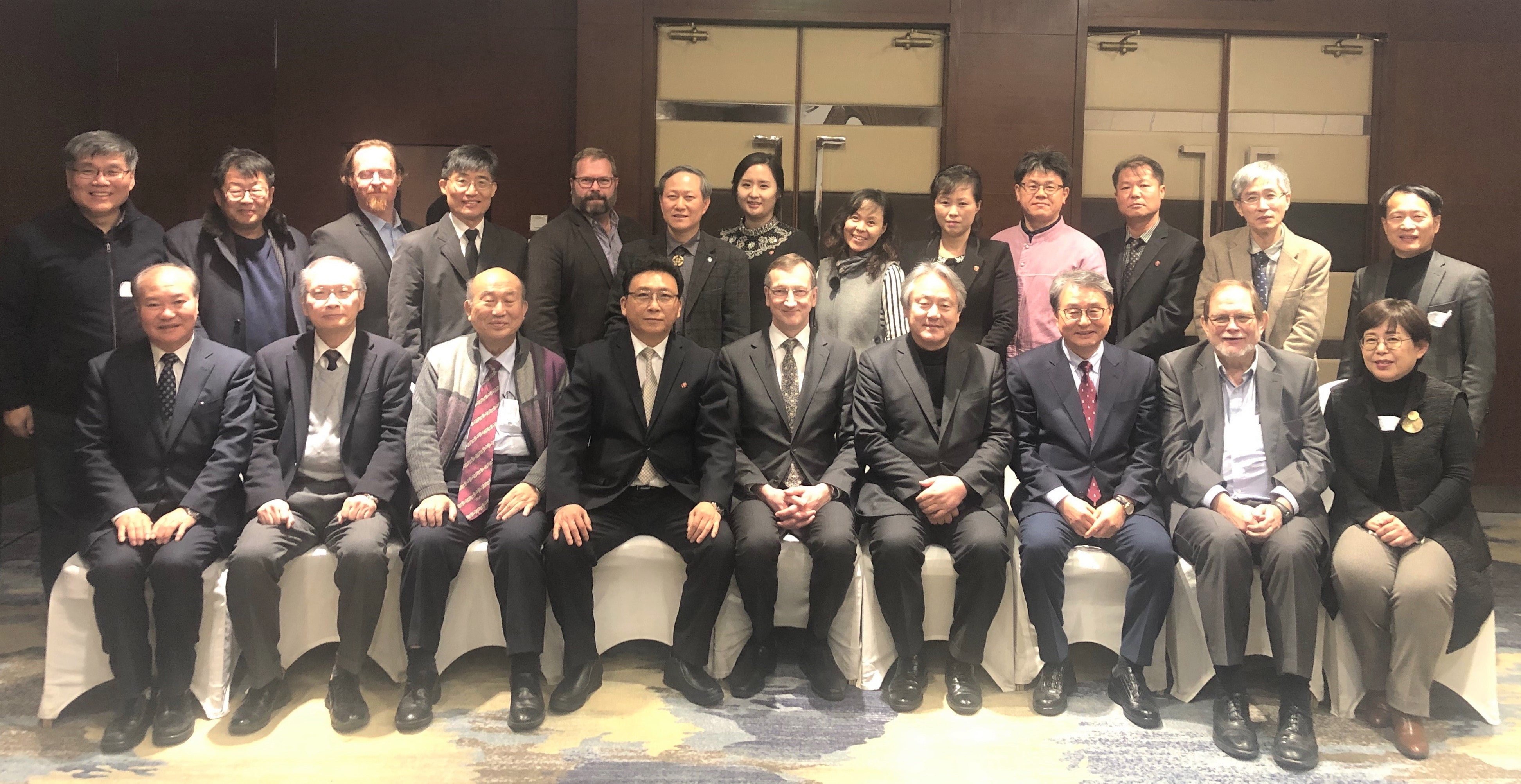 <한반도 평화, 통일 및 개발과 협력을 위한 에큐메니칼 포럼(EFK)> 실행위원회에 참석한 사람들. 사진 제공, 한국기독교교회협의회.  