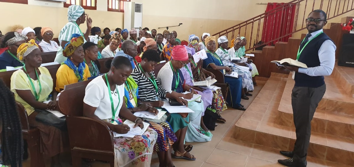Reverendo Joao Aguiar, durante a conferencia de evangelizacao, falando para os delegados. Foto de Orlando da Cruz Reverendo Joao Aguiar, durante a conferencia de evangelizacao, falando para os delegados. Foto de Orlando da Cruz