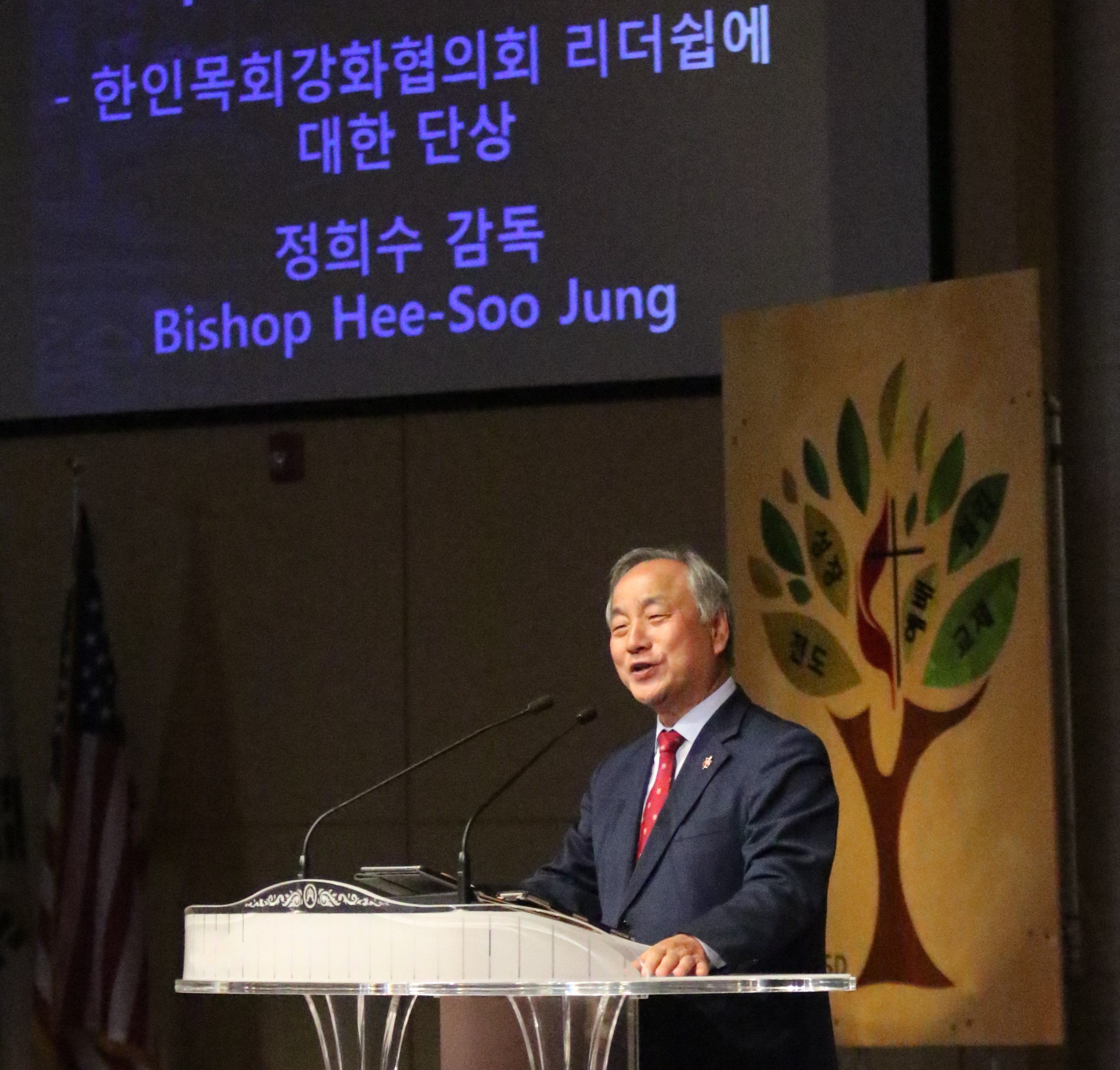 한인목회강화협의회 회장인 정희수 감독이 2018년 연례회의 개회 예배에서 설교하고 있다. 사진, 김응선 목사, 연합감리교뉴스.