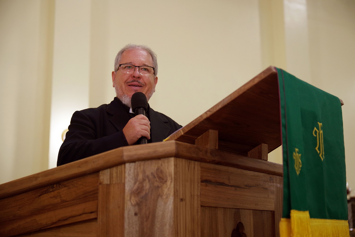 El Rev. Luis Cardoso, ministro de la Iglesia Metodista de Brasil y quien condujo la Oficina Regional de Ministerios Globales para América Latina y el Caribe, dirigió la predicación en el culto inaugural. Foto Rev. Gustavo Vasquez, Noticias MU.