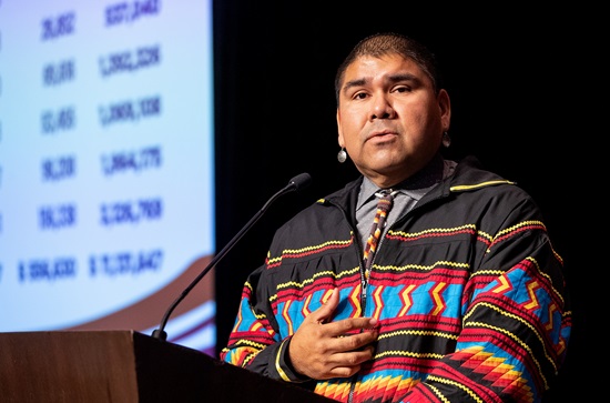Rev. Chebon Kernell, Director Ejecutivo del Plan Ampliado Nativo-Americano. Foto Mike DuBose, Noticias MU.
