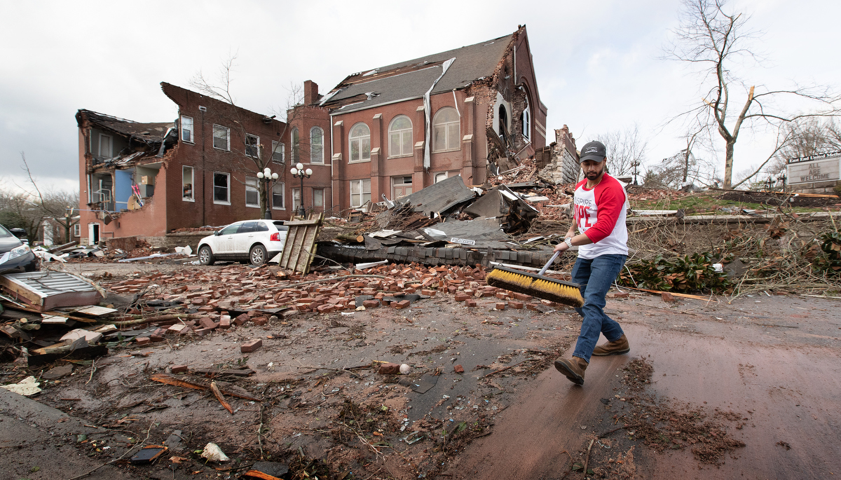 A year after tornado, Baxter Springs trying to move on, Local News