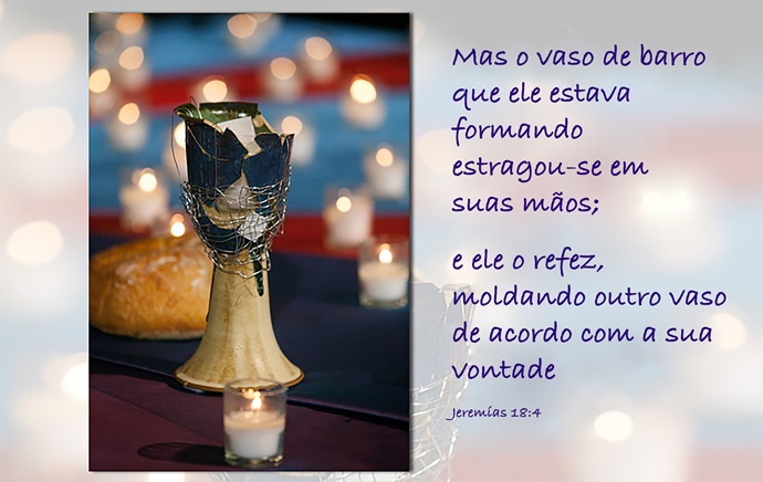 Um cálice de comunhão, quebrado em protesto à posição da Igreja Metodista Unida sobre a homossexualidade foi consertado e devolvido ao altar como um símbolo de cura para o encerramento da adoração na Conferência Geral Metodista Unida de 2004 em Pittsburgh. Gráfico de Laurens Glass, versão em português Ver. Gustavo Vasquez. Foto de arquivo por Mike DuBose, Notícias MU.