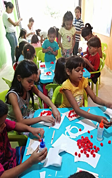 Un grupo infantil "La Voz de los/as Sin Voz” en Bucaramanga, Colombia, ofrece esperanza y compañía a los/as niños/as inmigrantes venezolanos/as, cuyas familias huyeron de la agitación política existente en su país. Foto cortesía de la Iglesia Colombiana Metodista. Foto cortesía de UMCOR.