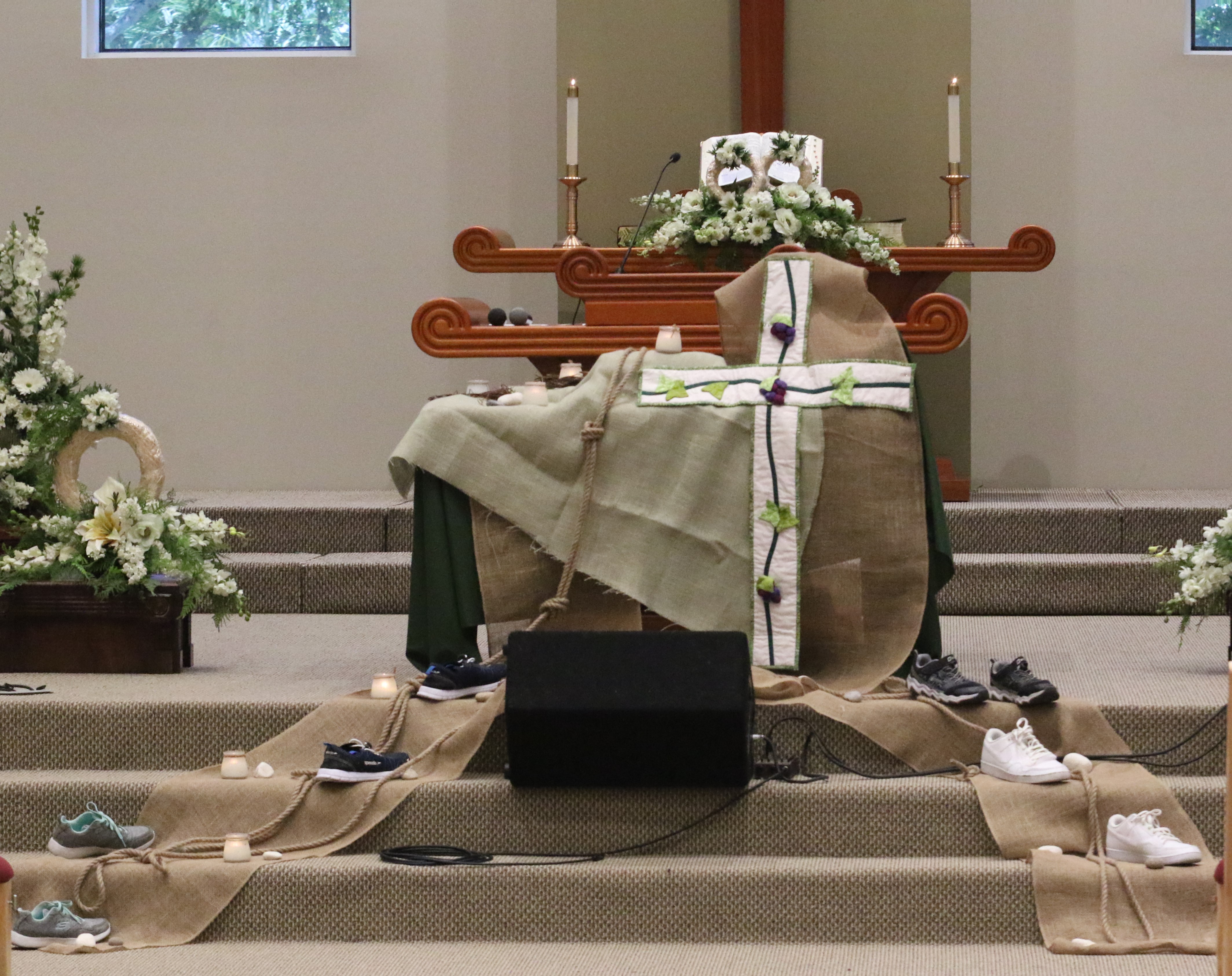 한인총회는 5월 개최하기로 한 2020년 정기총회를 연기하기로 결정했다. 사진은 2019년 총회의 강대상 모습. 사진, 김응선 목사, 연합감리교뉴스.