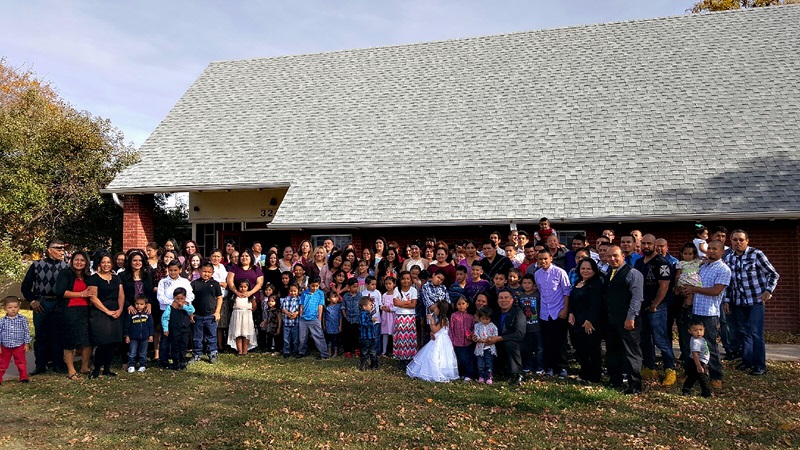 Miembros de la congregación del Centro Cristiano de Alabanza “El Remanente” de la Iglesia Metodista Unida. Foto cortesía de la familia Luna.
