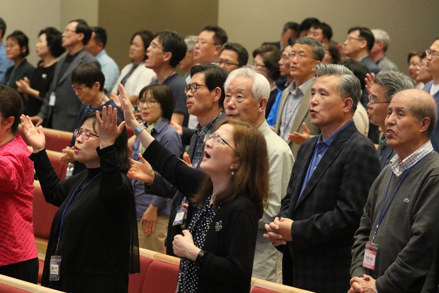 2019년 4월 29일 - 5월 2일 남플로리다 한인연합감리교회에서 열린 2019년 한인총회의 참가자들이 찬양을 하고 있다. 사진 김응선 목사, 연합감리교뉴스.