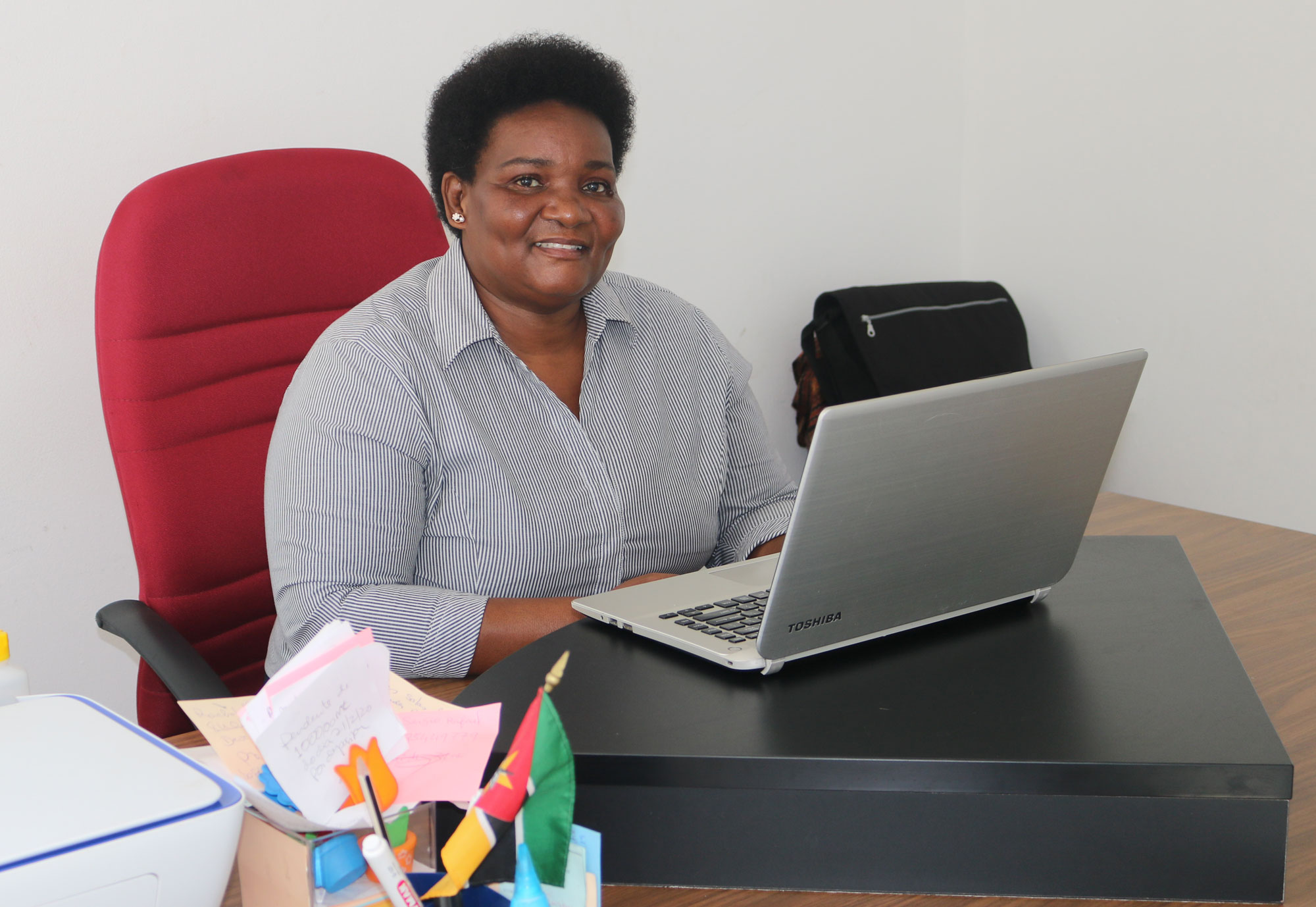 Directora Olga Maria Raimundo, Directora da Escola Comunitária Metodista Unida. Matola, foto de João Filimone Sambo.