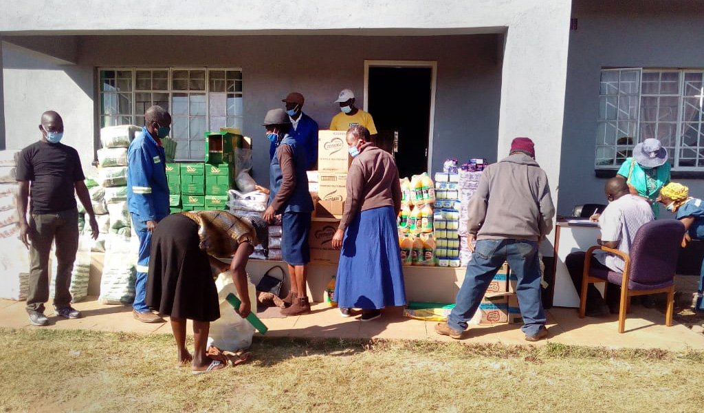 The Nyadire Social Committee distributes food to families at The United Methodist Church’s Nyadire Mission in Mutoko, Zimbabwe. The Nyadire Connection, an all-volunteer group founded by individuals from a network of United Methodist churches in Pittsburgh, raised more than $25,000 for food relief at the mission. Photo by Kudzai Chingwe, UM News.