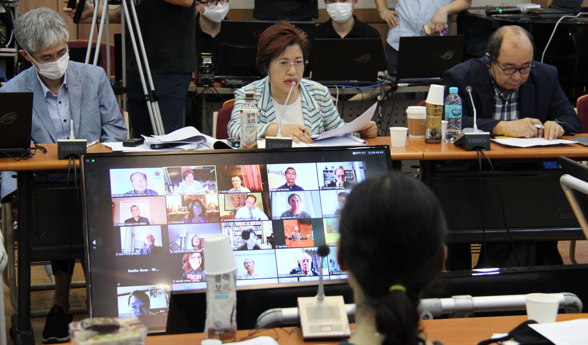 지난 7월 24일, 전 세계 각지의 교회 단체들이 <민(民)의 한반도 평화협정 선언>을 위한 화상 회의를 하고 있다. 사진 제공, 한국기독교교회협의회. 