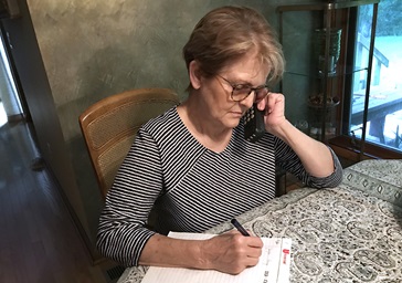 Linda Dobbyn, a parishioner at Vincennes First United Methodist Church in Vincennes, Ind., uses a new service called Sermon by Phone to listen to a sermon by the Rev.  Matt Swisher titled “Leading by Serving.” Photo by Richard Dobbyn. Linda Dobbyn, a parishioner at Vincennes First United Methodist Church in Vincennes, Ind., uses a new service called Sermon by Phone to listen to a sermon by the Rev.  Matt Swisher titled “Leading by Serving.” Photo by Richard Dobbyn.