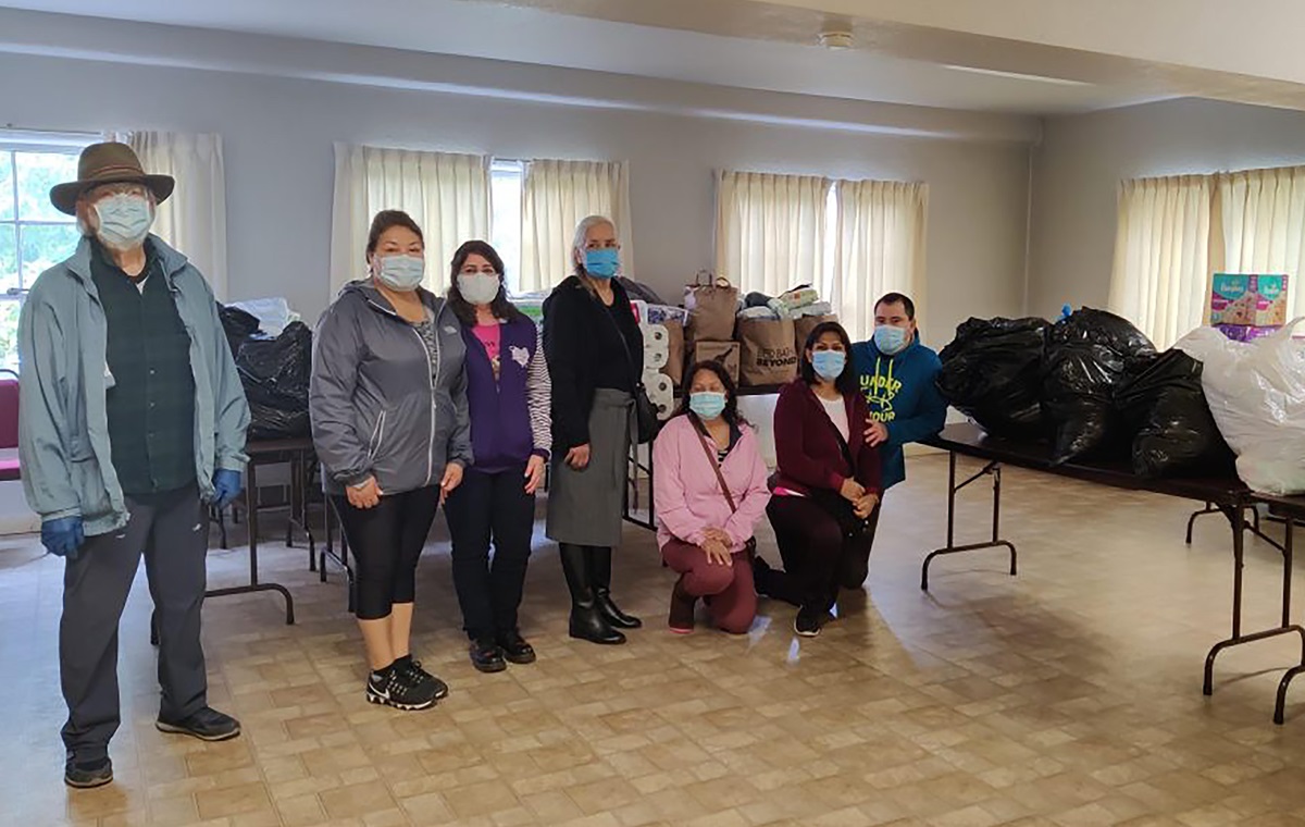 Membros da IMU de Aloha na Conferência Oregon-Idaho coletaram kits de higiene e outros itens para Las Naciones IMU em Salem para distribuir aos trabalhadores migrantes deslocados de suas casas durante os incêndios florestais. Membros da IMU de Aloha na Conferência Oregon-Idaho coletaram kits de higiene e outros itens para Las Naciones IMU em Salem para distribuir aos trabalhadores migrantes deslocados de suas casas durante os incêndios florestais.