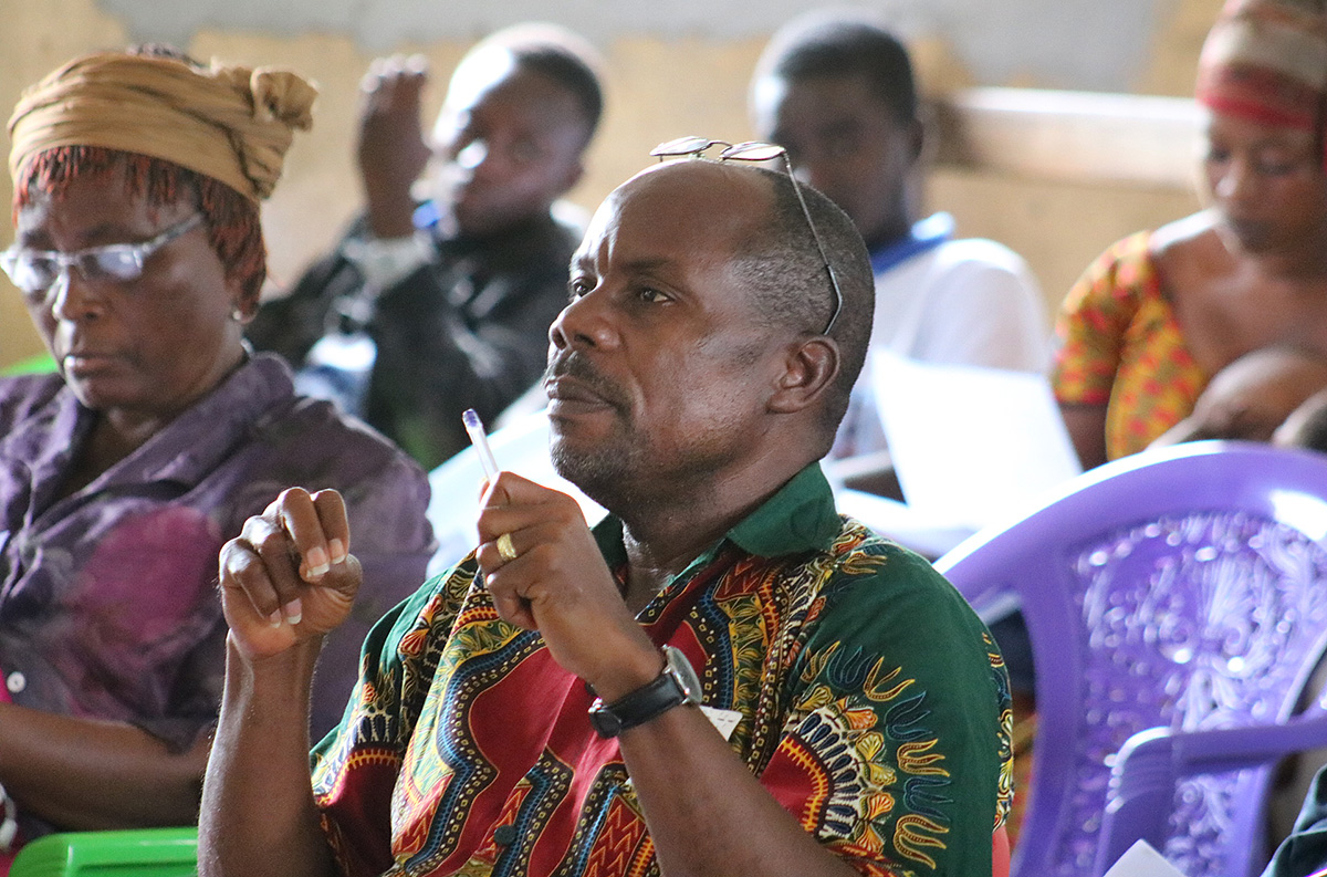 Le Révérend H. Jumane Weekie Sr., pasteur de l’Eglise Luthérienne St. Mark de Gbarnga, au Liberia, assiste à la formation de l’Église Méthodiste Unie sur la toxicomanie et ses effets sur la communauté. Photo de E Julu Swen, UM News. Le Révérend H. Jumane Weekie Sr., pasteur de l’Eglise Luthérienne St. Mark de Gbarnga, au Liberia, assiste à la formation de l’Église Méthodiste Unie sur la toxicomanie et ses effets sur la communauté. Photo de E Julu Swen, UM News.