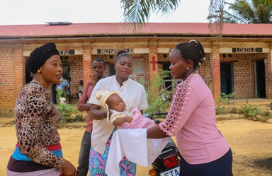A nurse at Lokolé United Methodist Hospital in Kindu, Congo, returns a child to his mother after a routine immunization session. The United Methodist Church’s hospitals and clinics are helping vaccinate thousands of children each year in the country. Photo by Chadrack Tambwe Londe, UM News. A nurse at Lokolé United Methodist Hospital in Kindu, Congo, returns a child to his mother after a routine immunization session. The United Methodist Church’s hospitals and clinics are helping vaccinate thousands of children each year in the country. Photo by Chadrack Tambwe Londe, UM News.