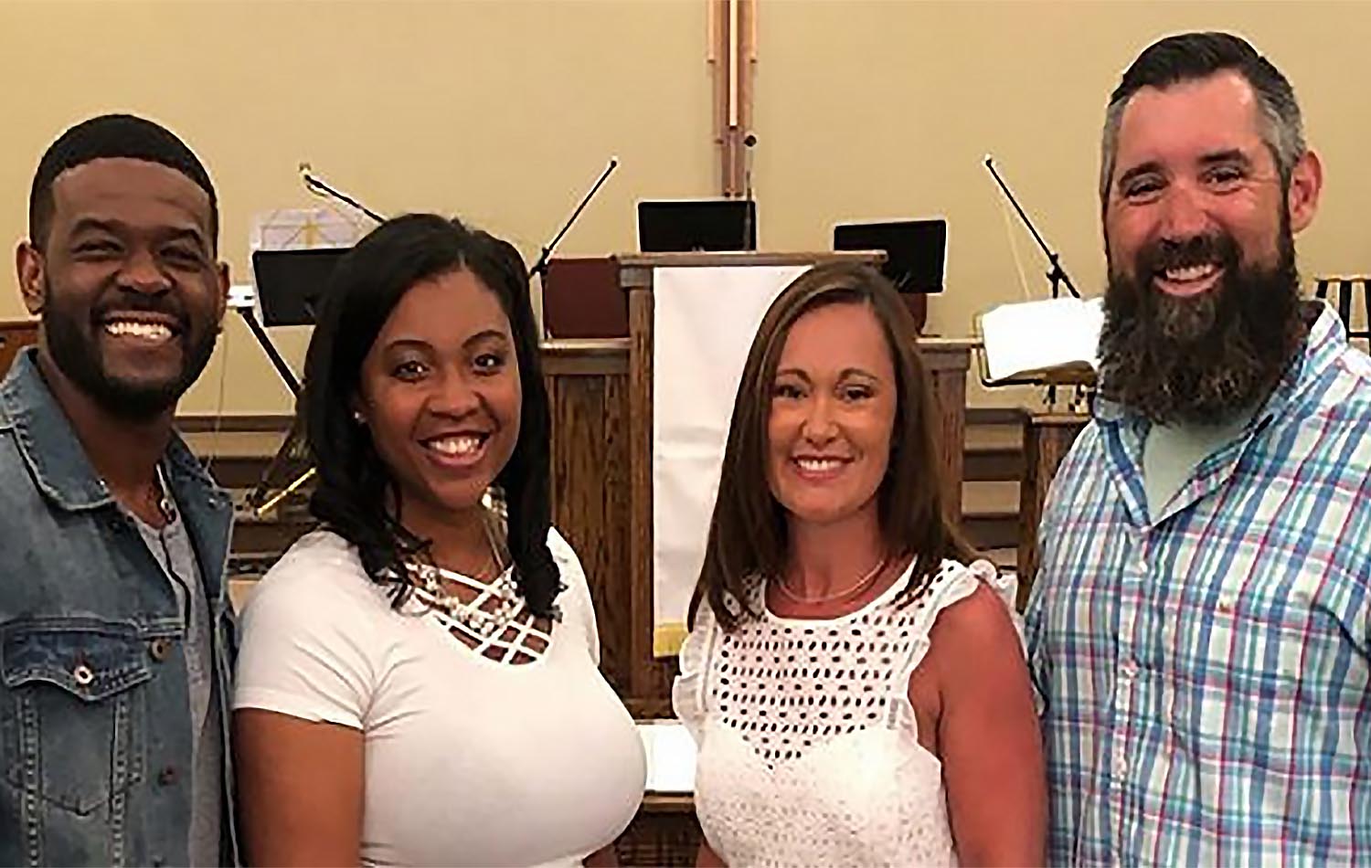 El pastor de la IMU, el Rev. Jason Wilson (izquierda), y el pastor de The Life Center, Rev. Josh Chiles (derecha) han sido amigos. La esposa de Wilson fue a la escuela secundaria con Chiles, y los dos pastores se reunían con frecuencia en el gimnasio y en otros lugares para conversar sobre las luchas del ministerio y la vida en general. Foto cortesía de United Methodist Advocate de Carolina del Sur.