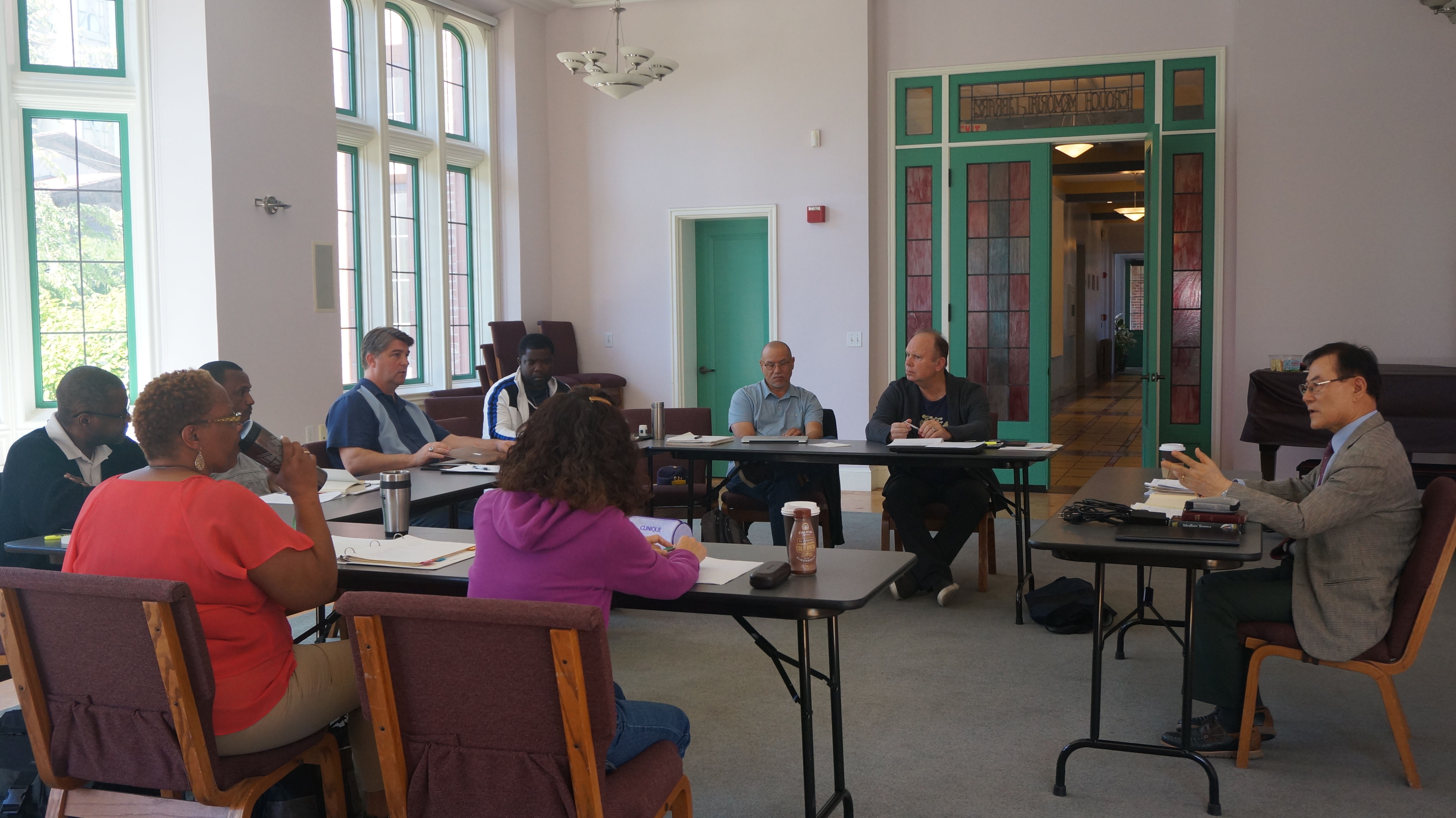 버클리신학대학원에서 김영일 교수가 강의를 진행하고 있다. 사진 제공, 김영일 교수.