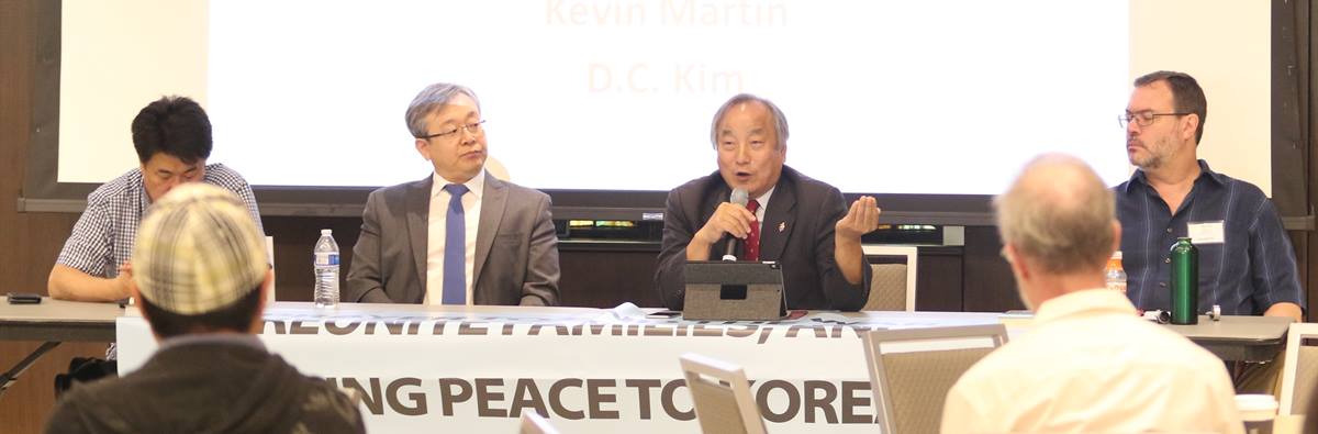 2018년 7월 26-28일 워싱턴 DC에 소재한 파운드리 연합감리교회(Foundry UMC)에서 열린 한반도 평화와 통일을 염원하는 코리아 평화 축제에서 정희수 감독이 “한반도 평화를 위한 다음 단계는?”이라는 주제로 발표를 하고 있다. 사진, 김응선 목사, 연합감리교뉴스.