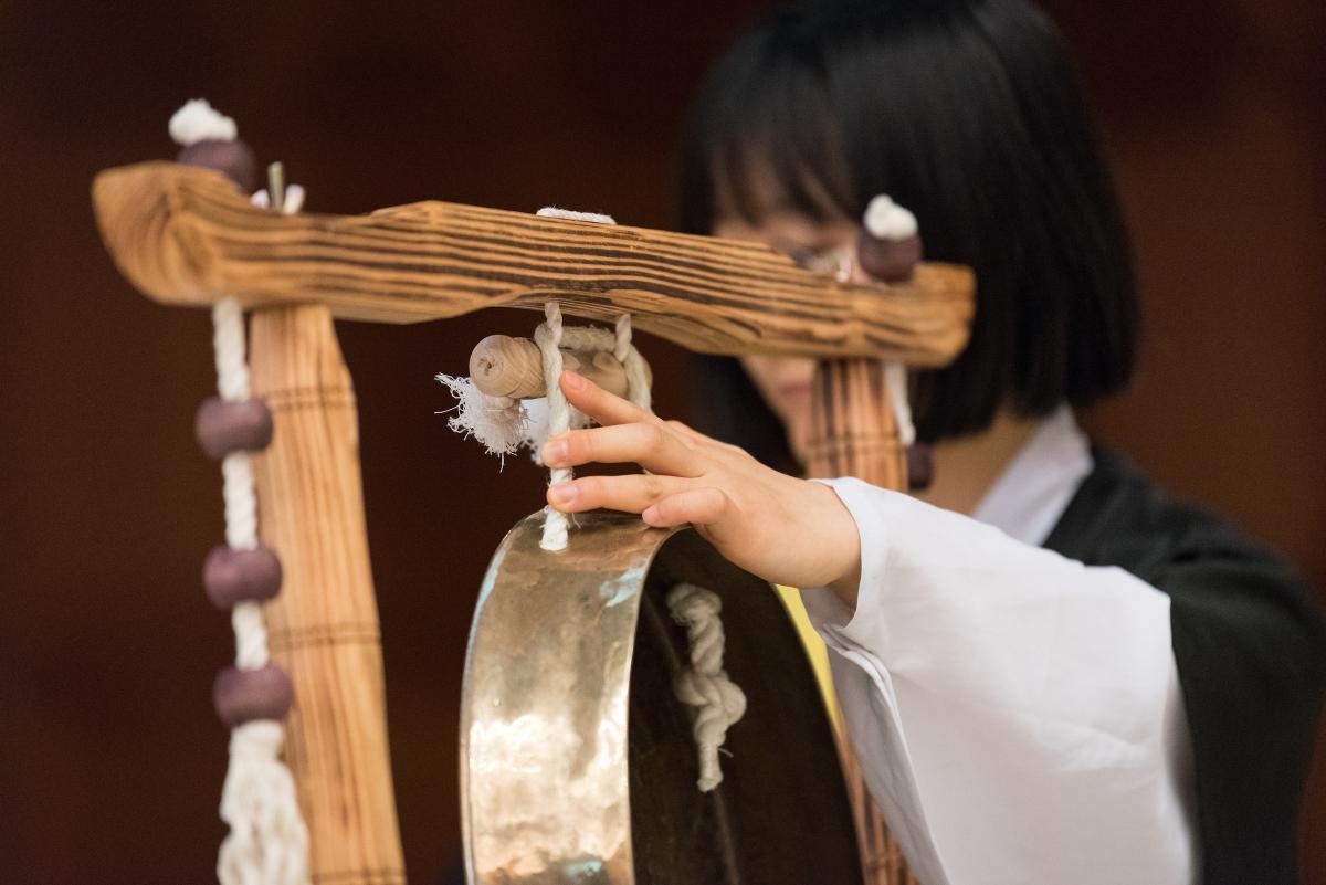 세계교회협의회가 출간한 소책자 『평화의 빛』표지에 담긴 사진. 이 소책자는 누구나 다운로드 받아 교회의 강단과 성경공부 모임 그리고 개인의 묵상을 위해 사용할 수 있다. 표지 사진, 앨빈 힐러트(Albin Hillert), WCC.