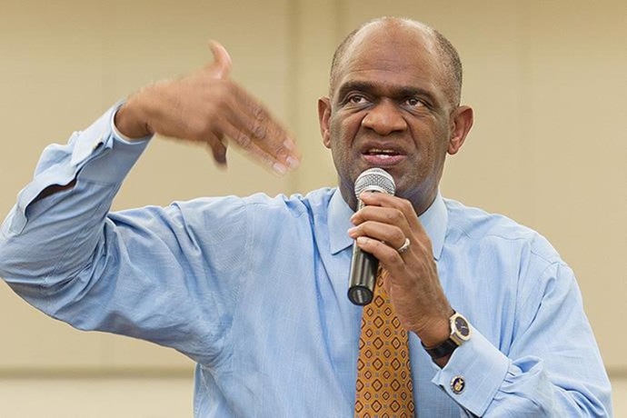 Kirbyjon Caldwell leads a Bible study at Windsor Village United Methodist Church in Houston in 2011. Caldwell was sentenced Jan. 13, 2021, to six years in prison for conspiracy to commit wire fraud in a $3.5 million investment scheme. Caldwell, who has made restitution of more than $4 million to victims of the scheme, apologized for his conduct during the sentencing hearing in federal court in Shreveport, La. File photo by Mike DuBose, UM News.