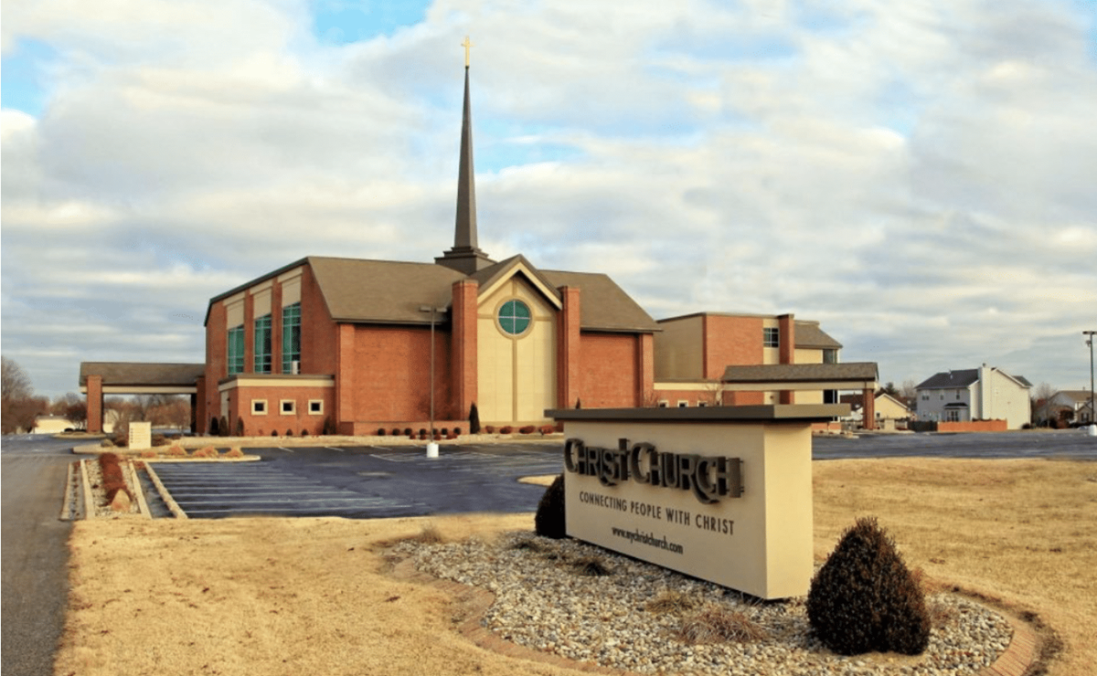 Christ United Methodist Church em Fairview Heights, que se tornou a maior da Conferência Anual Great Rivers no estado de Illinois, concordou em sair da denominação em um acordo amigável e agora foi registrada como Christ Church, eliminando todas as referências que possam associá-la A Igreja Metodista Unida. Foto cortesia da Conferência Anual Great Rivers. Christ United Methodist Church em Fairview Heights, que se tornou a maior da Conferência Anual Great Rivers no estado de Illinois, concordou em sair da denominação em um acordo amigável e agora foi registrada como Christ Church, eliminando todas as referências que possam associá-la A Igreja Metodista Unida. Foto cortesia da Conferência Anual Great Rivers.