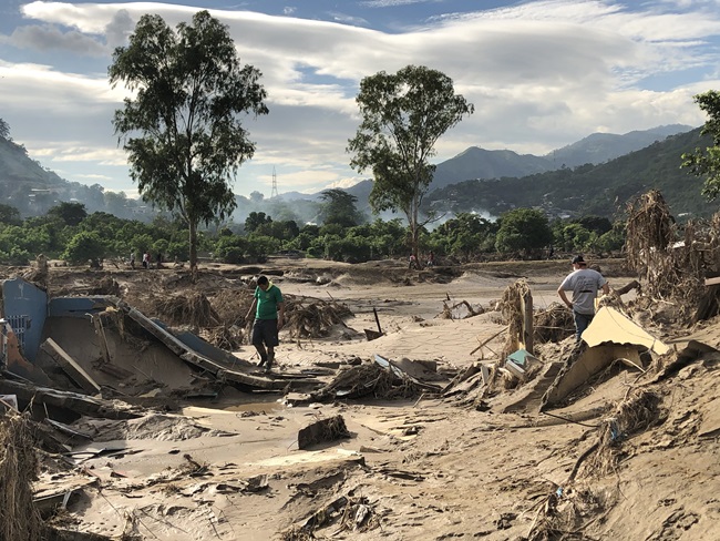 De acuerdo con el Comité de Prevención de Inundaciones, organismo del gobierno hondureño, el Rio Chamelecón recibió mas de tres veces su capacidad en metros cúbicos de agua después del paso del huracán Eta y sucedió lo mismo cuando el ciclón Iota afectó varias regiones del país en noviembre de 2020. Foto cortesía de la familia Somerville.