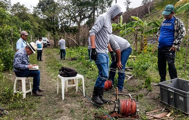 Levantamiento geoeléctrico realizado por FIEA en la región Rocafuerte, Ecuador. Foto cortesía de FIEA – Ecuador. Levantamiento geoeléctrico realizado por FIEA en la región Rocafuerte, Ecuador. Foto cortesía de FIEA – Ecuador.