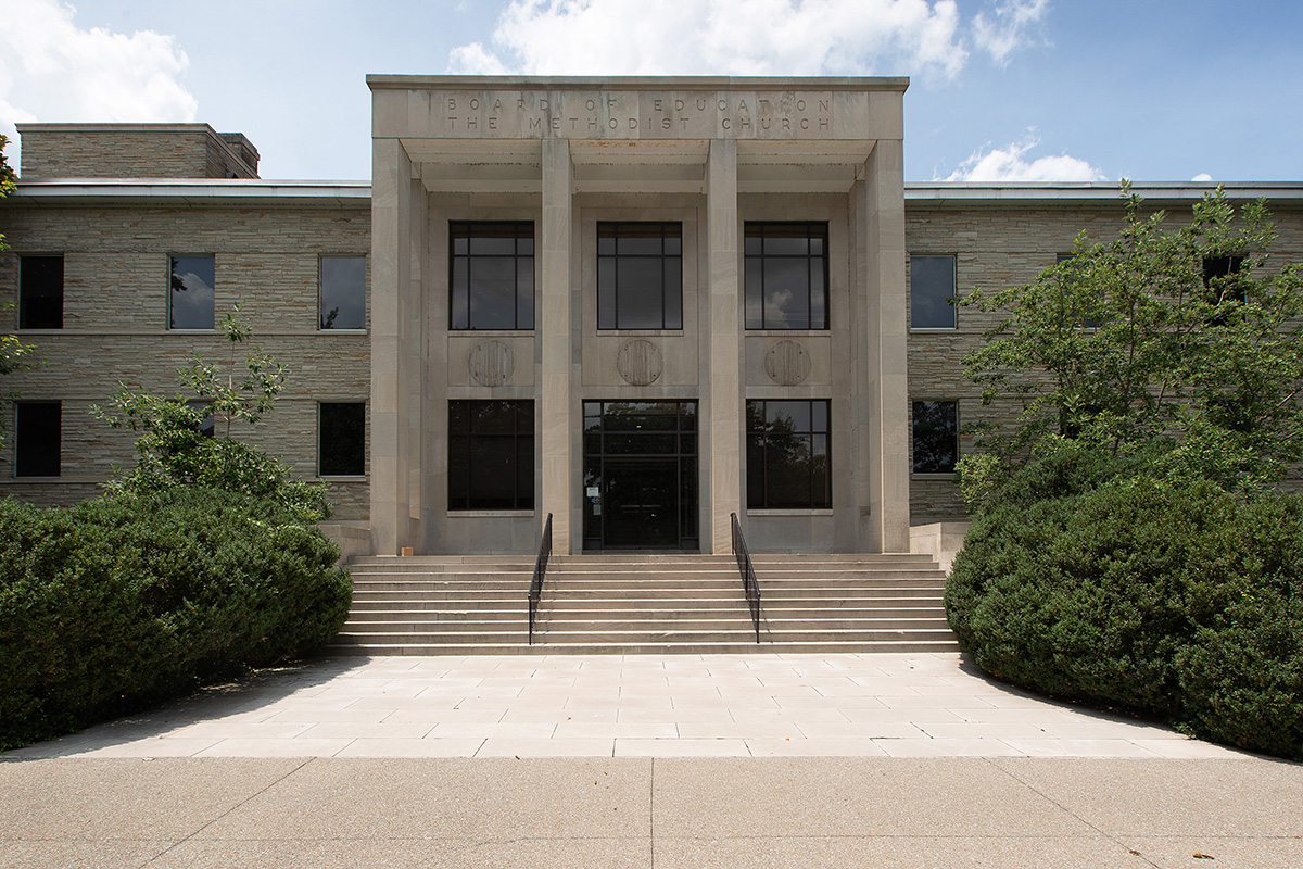 El edificio Kern, propiedad de Ministerios de Discipulado y la Junta Metodista Unida de Educación Superior y Ministerio desde 1950, se erige como un faro en Nashville, Tennessee. El edificio fue vendido a la Universidad de Vanderbilt el 15 de julio. Foto de Mike DuBose, Noticias MU.