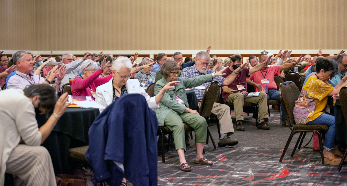 Northwest Texas Conference voters pray for the conference’s 14-member transition team appointed by Bishop W. Earl Bledsoe to educate voters about their options under a proposed plan of denominational separation heading to the coming General Conference. During the Aug. 13-14 Northwest Texas Annual Conference meeting in Lubbock, Texas, voters signaled their hope for the conference to move to a new denomination under the plan. Photo courtesy of the Northwest Texas Conference. 