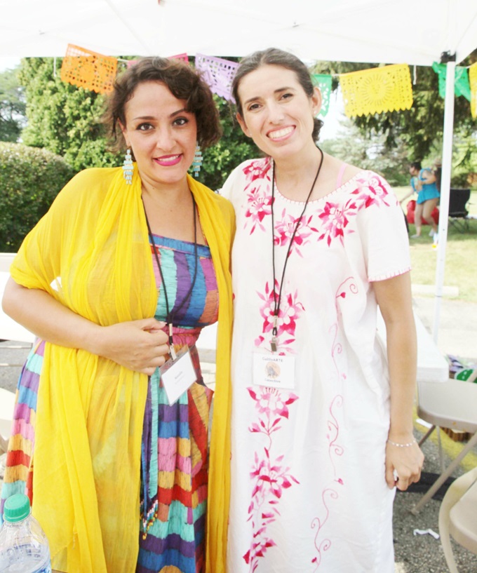 Natalia Armacanqui y Mónica Cliff. Foto cortesía de la Comunidad News.