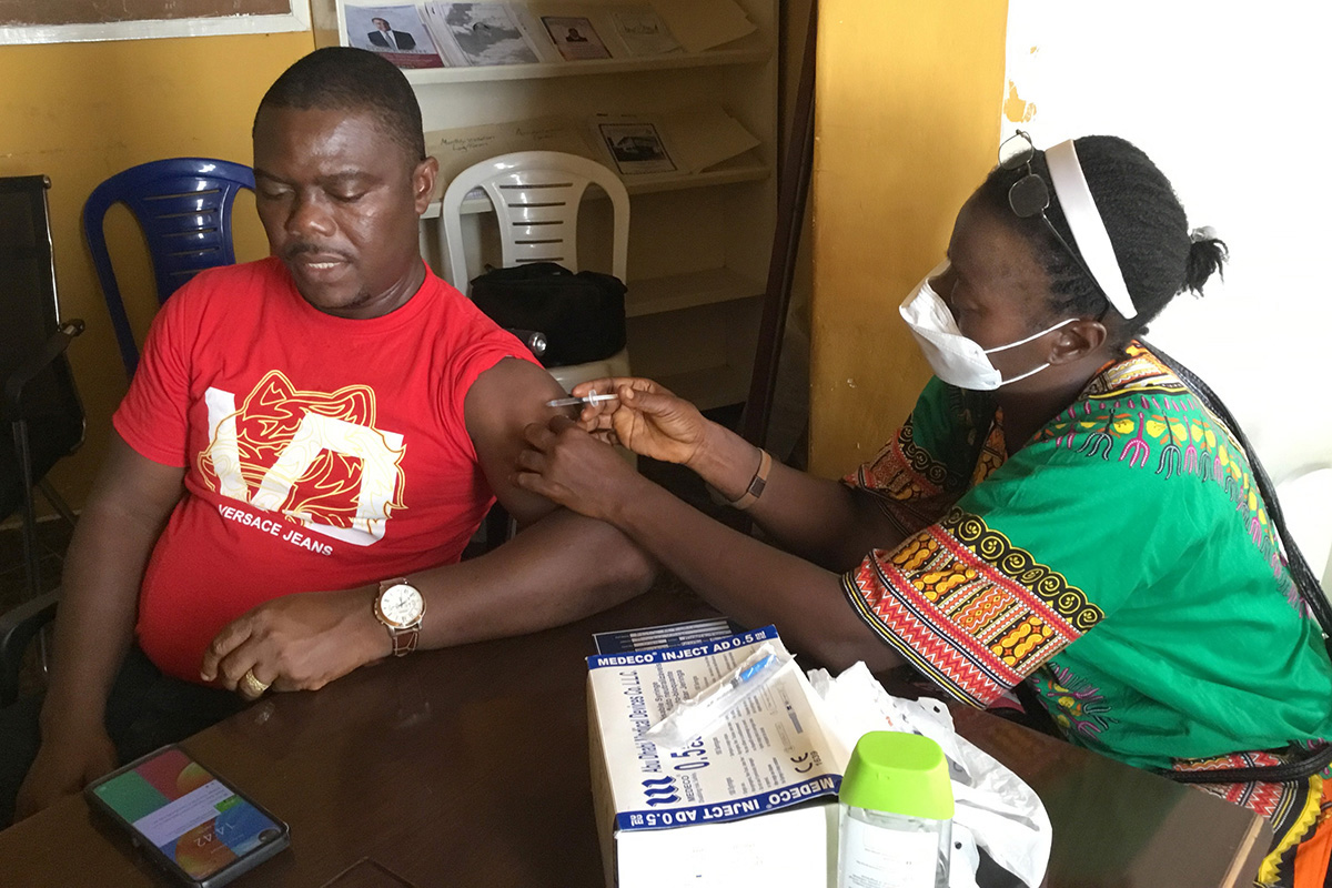 Philip M. Kollie receives a COVID-19 vaccine at a mobile clinic at S. T. Nagbe United Methodist Church in Monrovia, Liberia. An interfaith effort to raise money for vaccinations in low-income countries has been sparked by a missions team at the Cathedral of the Rockies/First United Methodist Church in Boise, Idaho. File photo by E Julu Swen, UM News.