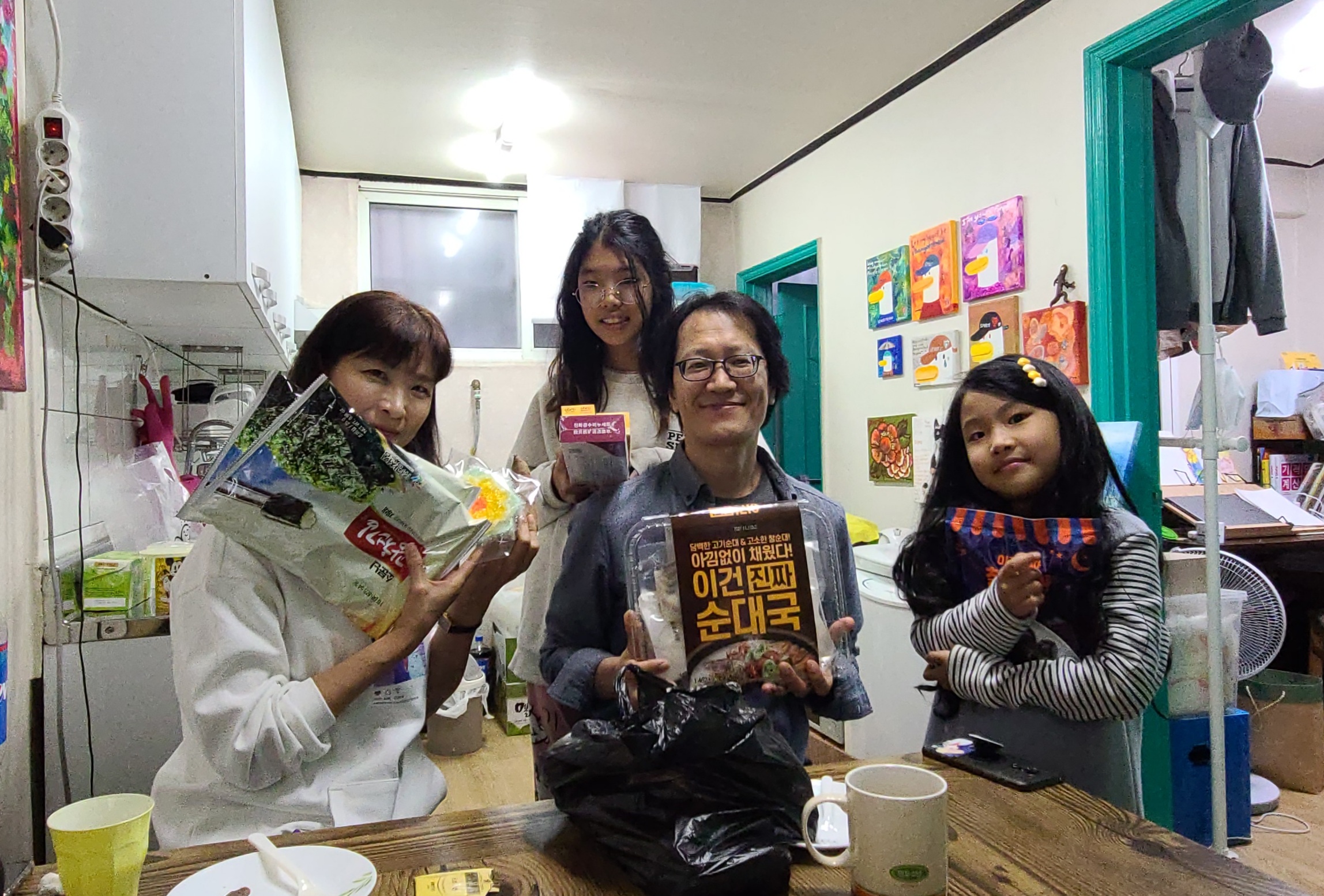 지난 해 8월부터 웨슬리하우스 선교관에 머물고 있는 스코틀랜드 정낙영 선교사님 가족. 사진 제공, 조정진 목사, 웨슬리하우스.