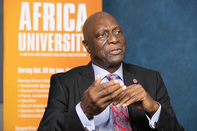 James Salley fala sobre sua visão para a África University, a instituição relacionada a Metodista Unida no Zimbabwe. Salley foi recentemente nomeado presidente e director executivo da África University (Tennessee) Inc. Ele continua na sua função de vice-reitor associado para desenvolvimento institucional. Foto por Mike DuBose, Noticias da MU.