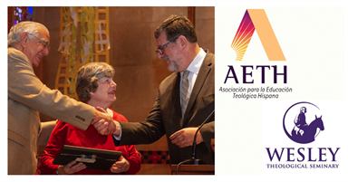 El presidente del Seminario Teológico Wesley, David McAllister-Wilson, hace una presentación a Justo y Catherine Gonzalez en la serie de conferencias de AETH 2018, celebrada en el campus del seminario. Foto cortesía de Lisa Helfert, Seminario Teológico Wesley. El presidente del Seminario Teológico Wesley, David McAllister-Wilson, hace una presentación a Justo y Catherine Gonzalez en la serie de conferencias de AETH 2018, celebrada en el campus del seminario. Foto cortesía de Lisa Helfert, Seminario Teológico Wesley.