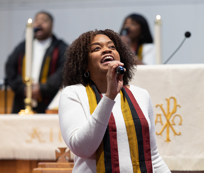 Danielle J. Watson sings “Amazing,” by Hezekiah Walker during worship Feb. 6 at John Wesley United Methodist Church in Nashville, Tenn. Music is an important component of this predominantly Black congregation. Photo by Mike DuBose, UM News.